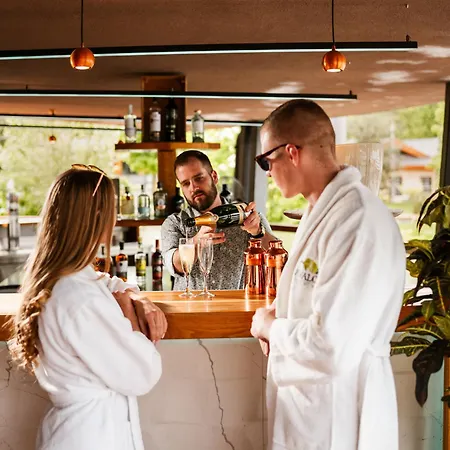 Hotel Avalon & 5*